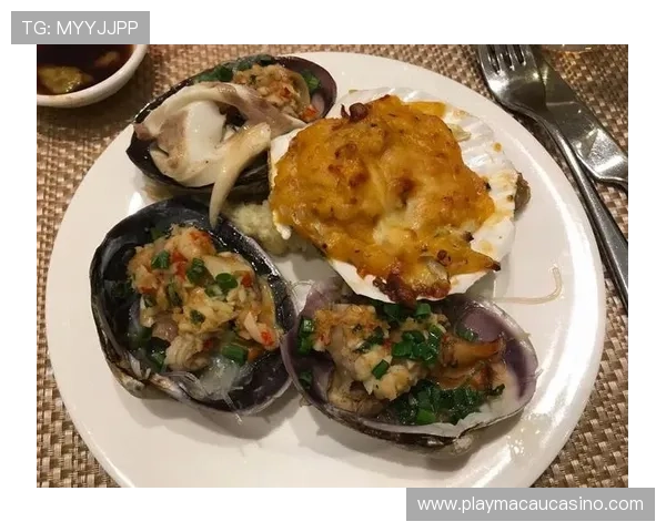 探索澳门凱旋門廣場周邊的特色餐廳與本地美食文化