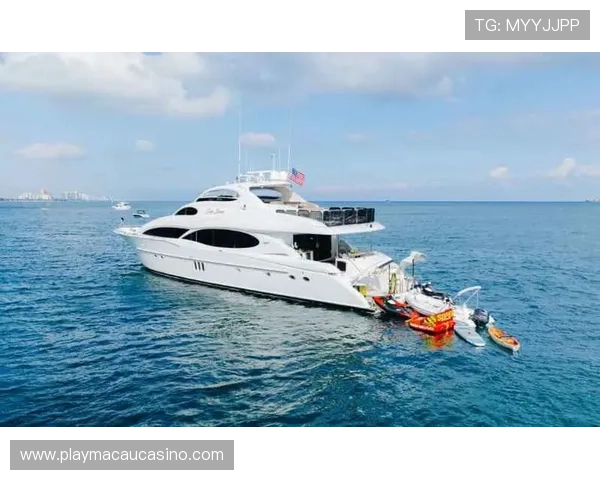 游艇会娱乐场：结合海上风光与高端娱乐体验，提供全方位的奢华休闲享受